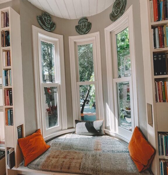 How to Create a Cozy and Inviting Reading Nook at Home