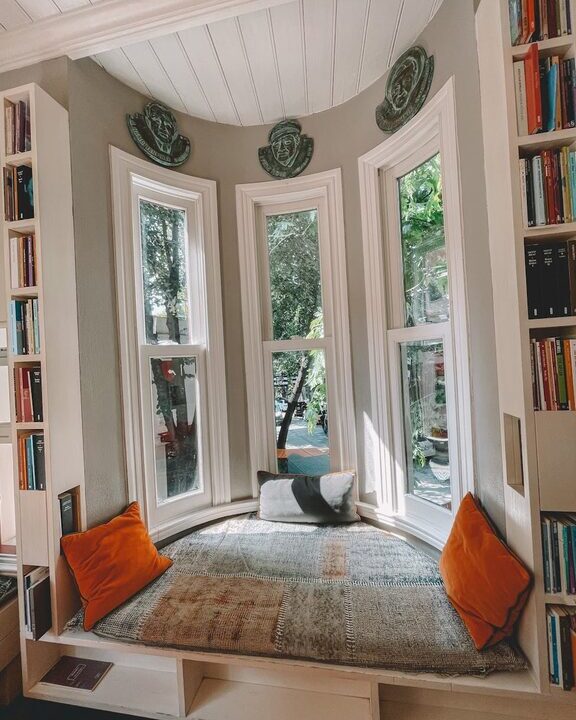 How to Create a Cozy and Inviting Reading Nook at Home